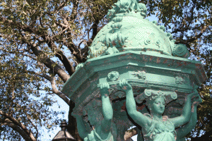 statue